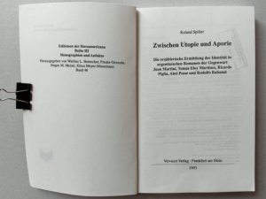 gebrauchtes Buch – Roland Spiller – Zwischen Utopie und Aporie Die erzählerische Ermittlung der Identität in argentinischen Romanen der Gegenwart: Juan Martini, Tomás Eloy Martínez, Ricardo Piglia, Abel Posse und Rodolfo Rabanal