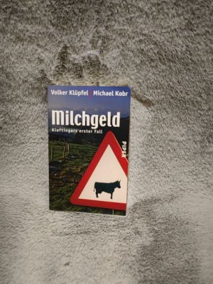 gebrauchtes Buch – Klüpfel, Volker und Michael Kobr – Milchgeld : Kluftingers großer Fall. Volker Klüpfel ; Michael Kobr / Piper ; 4216