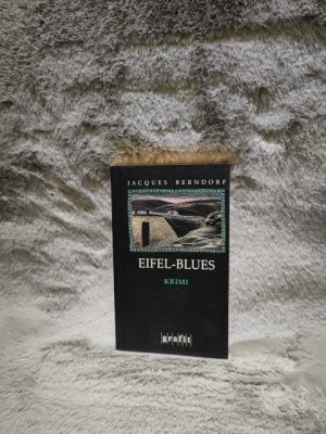 gebrauchtes Buch – Jacques Berndorf – Eifel-Blues : Kriminalroman.