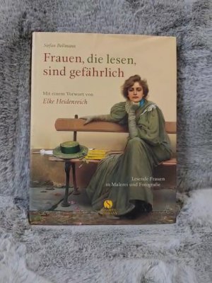 gebrauchtes Buch – Bollmann, Stefan  – Frauen, die lesen, sind gefährlich. Stefan Bollmann. Mit einem Vorw. von Elke Heidenreich