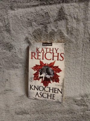 Knochen zu Asche : Roman. Kathy Reichs. Aus dem Amerikan. von Klaus Berr / Blanvalet ; 37283