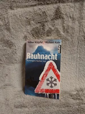 gebrauchtes Buch – Klüpfel, Volker und Michael Kobr – Rauhnacht : Kluftingers fünfter Fall. Volker Klüpfel ; Michael Kobr / Piper ; 5990