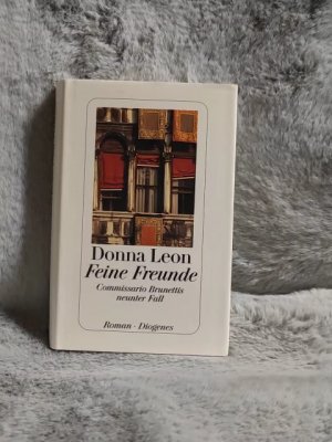 gebrauchtes Buch – Donna Leon – Feine Freunde : Commissario Brunettis neunter Fall ; Roman. Aus dem Amerikan. von Monika Elwenspoek