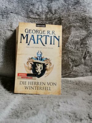 gebrauchtes Buch – Ingwersen, Jörn und Sigrun Zühlke – Martin, George R. R.: Das Lied von Eis und Feuer; Teil: 1., Die Herren von Winterfell. ins Dt. übertr. von Jörn Ingwersen / Blanvalet ; 26774