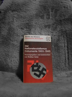 gebrauchtes Buch – Hofer, Walther  – Der Nationalsozialismus : Dokumente 1933 - 1945. hrsg., eingel. u. dargest. von Walther Hofer / Fischer-Taschenbücher ; 6084 : Bücher d. Wissens