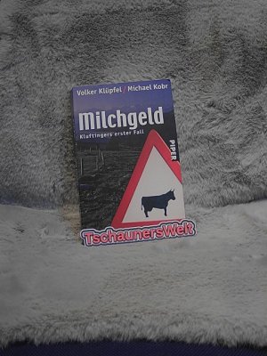 gebrauchtes Buch – Klüpfel, Volker und Michael Kobr – Milchgeld : Kluftingers großer Fall. Volker Klüpfel ; Michael Kobr / Piper ; 4216