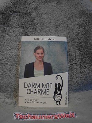 gebrauchtes Buch – Giulia Enders – Darm mit Charme : alles über ein unterschätztes Organ. Mit Ill. von Jill Enders