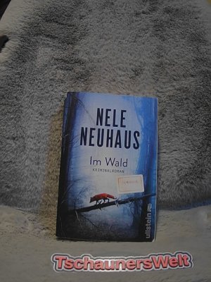 gebrauchtes Buch – Nele Neuhaus – Im Wald: Kriminalroman (Ein Bodenstein-Kirchhoff-Krimi, Band 8)