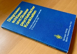 Bildtext: Diagnosenschlüssel und Glossar psychiatrischer Krankheiten - Deutsche Ausgabe der internationalen Klassifikation der Krankheiten der WHO, ICD (=International Classification of Diseases), 9. Revision, Kapitel V von Degkwitz, R.; Helmchen, H.; Kockott, G.; Mombour, W.