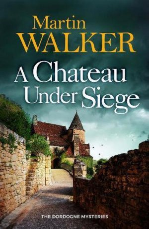 neues Buch – Martin Walker – A Chateau Under Siege