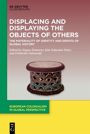 ISBN 9783110996647: Displacing and Displaying the Objects of Others – The Materiality of Identity and Depots of Global History