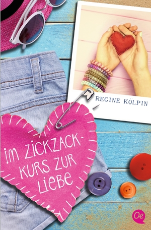 ISBN 9783841505996: Im Zickzackkurs zur Liebe: Nordsee-Urlaubslektüre mit Nähanleitungen Taschenbuch – 20. Mai 2019von Regine Kölpin (Autor), Josephine Schwan-Jones (Illustrator), Kathrin Steigerwald (Cover Art)