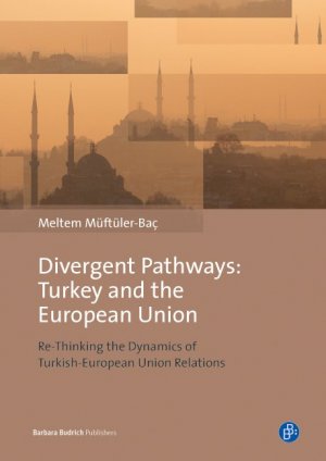 ISBN 9783847406129: Divergent Pathways: Turkey and the European Union