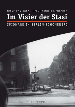 ISBN 9783863312145: Im Visier der Stasi / Spionage in Berlin-Schöneberg / Irene von Müller-Enbergs, Helmut Götz / Buch / 140 S. / Deutsch / 2014 / Metropol Friedrich Veitl-Verlag / EAN 9783863312145