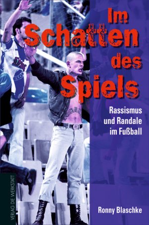 ISBN 9783895335556: Im Schatten des Spiels - Rassismus und Randale im Fußball