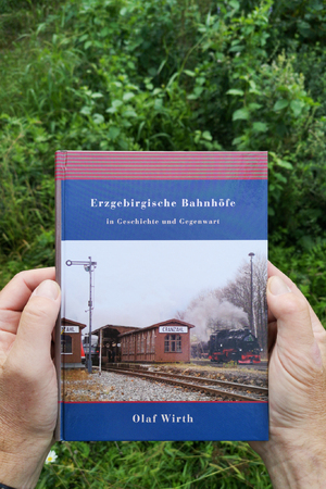 ISBN 9783910195653: Erzgebirgische Bahnhöfe in Geschichte und Gegenwart