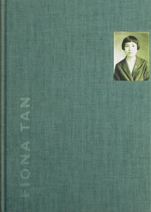 ISBN 9783936636895: Fiona Tan - Mirror Maker / Katalog zur Ausstellung Brandts Linz Bergen Porin 2006 2007 - Dt engl dän finn / Thorsten Sadowsky / Buch / 384 S. / Deutsch / 2006 / Kehrer Verlag Kehrer Design