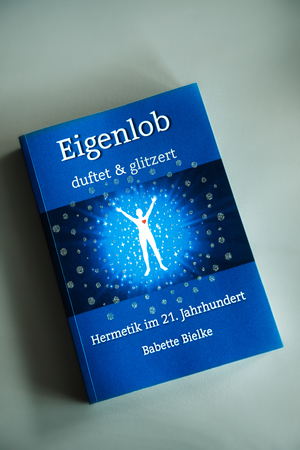 ISBN 9783981842203: Eigenlob duftet & glitzert - Hermetik im 21. Jahrhundert