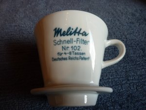 gebrauchtes Buch – Melitta Minden  – Melitta Minden weiß Kaffeefilter Schnell-Filter Nr. 102 für 4 - 8 Tassen 4 Löcher ovaler Sockel Deutsches Reichs Patent - unbeschädigter Zustand