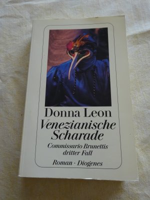 gebrauchtes Buch – Donna Leon – Venezianische Scharade - Commissario Brunettis dritter Fall