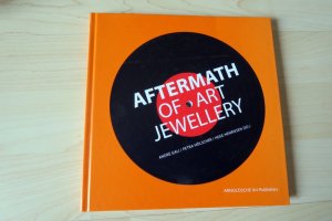 gebrauchtes Buch – Hölscher, Petra / Gali, André – AFTERMATH - of art jewellery.