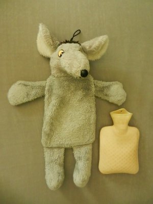 gebrauchtes Spiel – ältere fashy Wärmflaschen - Maus Wärmflasche Wärmkissen mit Maus Hülle, ca. 46cm bis Stirn-Haaransatz