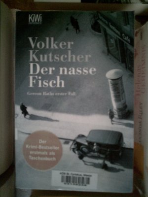 gebrauchtes Buch – Volker Kutscher – Der nasse Fisch - ehemaliges Büchereiexemplar