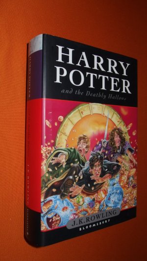 gebrauchtes Buch – Rowling, Joanne K – Harry Potter and the Deathly Hallows - Children's Edition