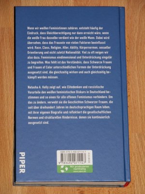 gebrauchtes Buch – Kelly, Natasha A – Schwarz. Deutsch. Weiblich. - Warum Feminismus mehr als Geschlechtergerechtigkeit fordern muss