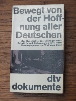 gebrauchtes Buch – Benz, Wolfgang  – Bewegt von der Hoffnung aller Deutschen. Zur Geschichte des Grundgesetzes. Entwürfe und Diskussionen 1941-1949.