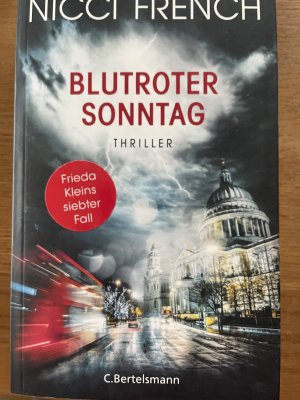 gebrauchtes Buch – Nicci French – Blutroter Sonntag - Thriller Bd. 7