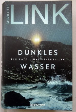 gebrauchtes Buch – Charlotte Link – Dunkles Wasser – Ein Kate-Linville-Thriller