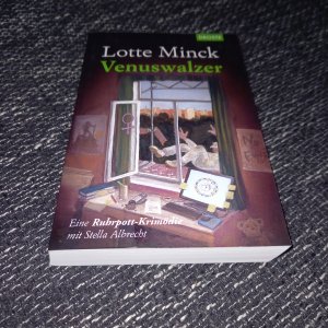 gebrauchtes Buch – Lotte Minck – Venuswalzer - Eine Ruhrpott-Krimödie mit Stella Albrecht