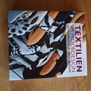 gebrauchtes Buch – Gail Baugh – Textilien im Modedesign - Das Handbuch für die richtige Stoffwahl