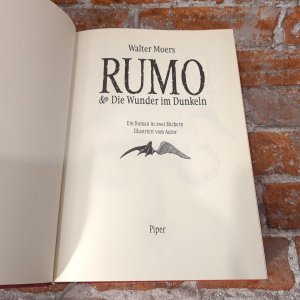 gebrauchtes Buch – Walter Moers – Rumo und die Wunder im Dunkeln: ein Roman in zwei Büchern