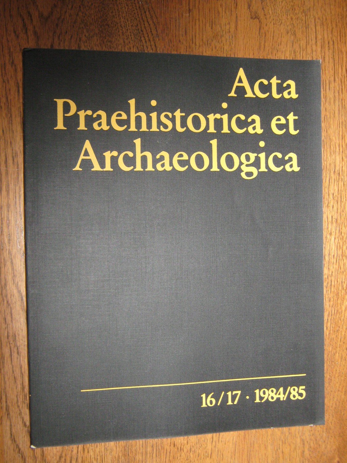 Acta Praehistorica et Archaelogica.“ (Müller, Adriaan von / Wilhelm Stegmann / Wolf-Dieter Dube ) – Buch Erstausgabe kaufen