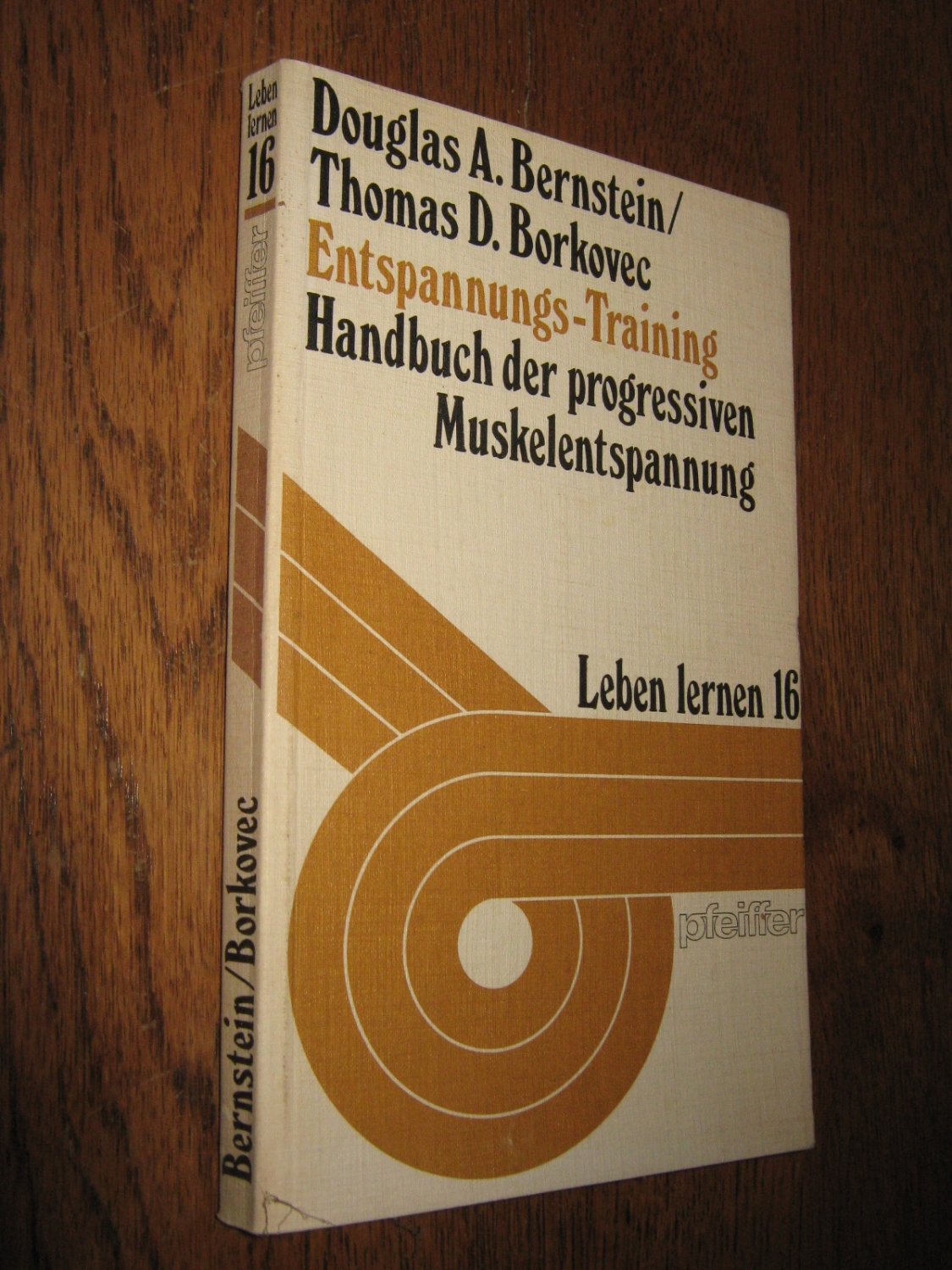Bernstein Douglas A Borkovec Thomas D Entspannungs Training Handbuch Der Progressiven Muskelentspannung Bucher Gebraucht Antiquarisch Neu Kaufen