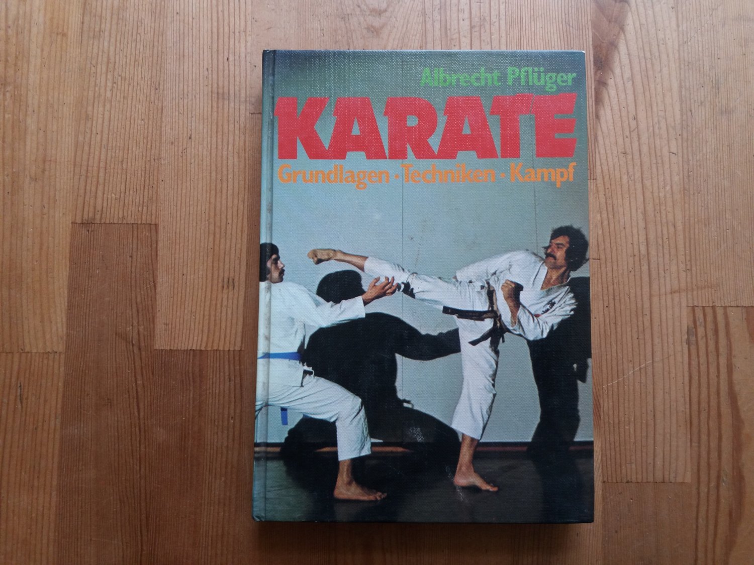 Karate Grundlagen Techniken Kampf Uber 632 Fotos Und Zeichnungen Albrecht Pfluger Buch Antiquarisch Kaufen A02kjb9c01zzy