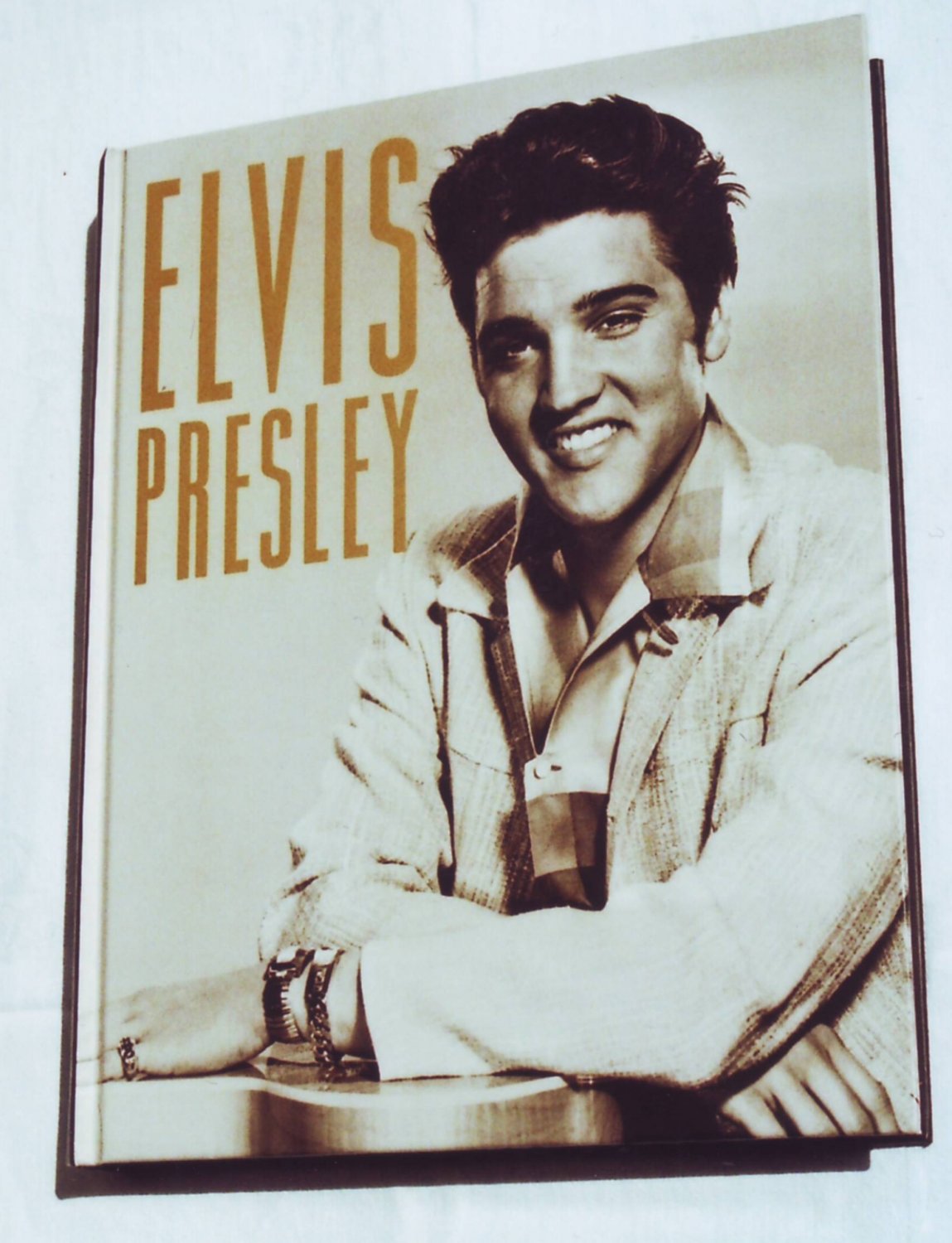 BY MARIE CLAYTON ICONS OF OUR TIME HARDCOVER ELVIS PRESLEY 2009 2585A 