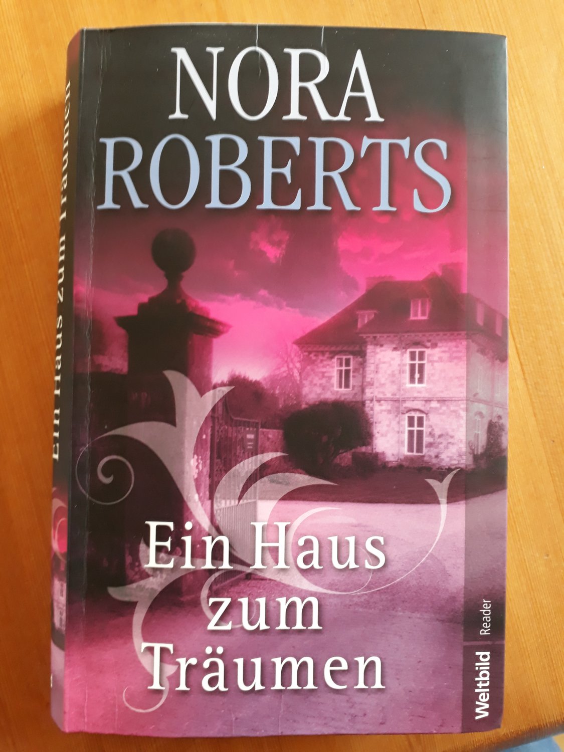 Nora Roberts Ein Haus Zum Traumen Bucher Gebraucht Antiquarisch Neu Kaufen