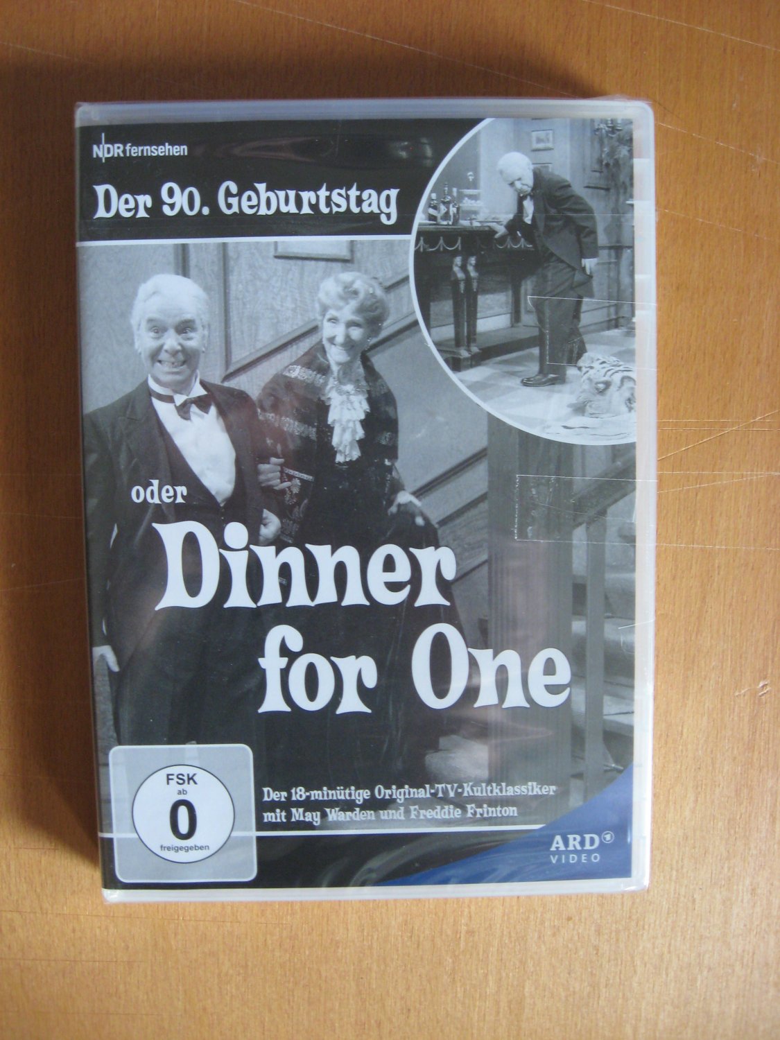 „Der 90. Geburtstag oder Dinner for One“ – Film neu kaufen – A02mVZUY11ZZm