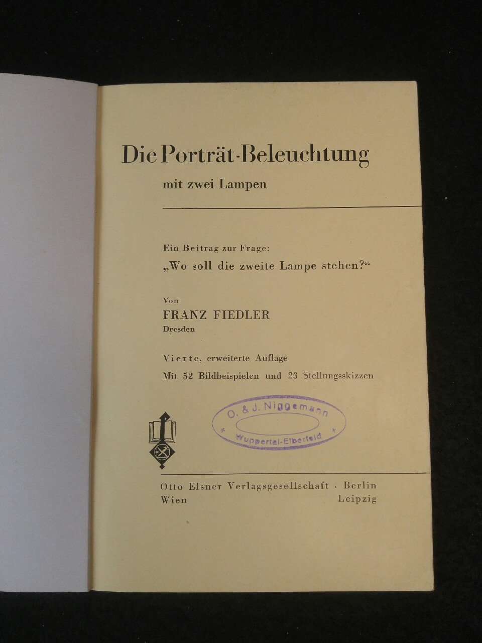 Die Porträt-Beleuchtung mit zwei Lampen.“ (Franz Fiedler) – Buch  antiquarisch kaufen – A02Diq8G01ZZc